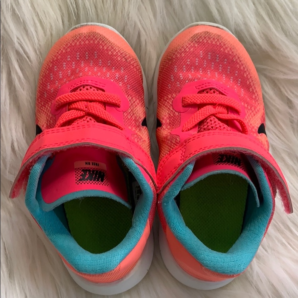 Toddler Nike tennis shoes 7